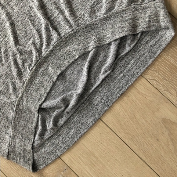 Aritzia Wilfred Free Slouchy V Neck Tank Top in Heather Grey - Picture 6 of 8